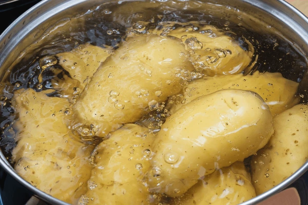 Boiling potatoes the easy way